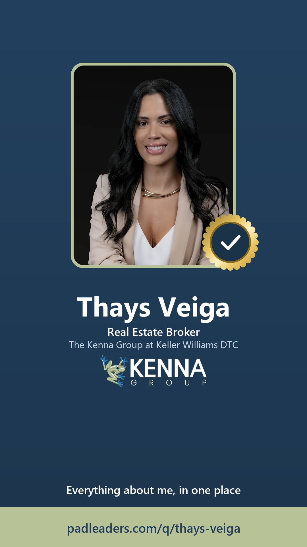 Story-size share graphic for Thays Veiga